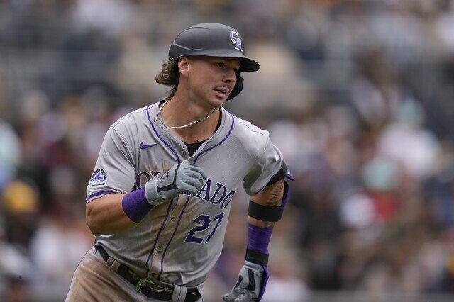 Rockies 新秀外野手 Jordan Beck 在输给 Phillies 比赛中左手受伤